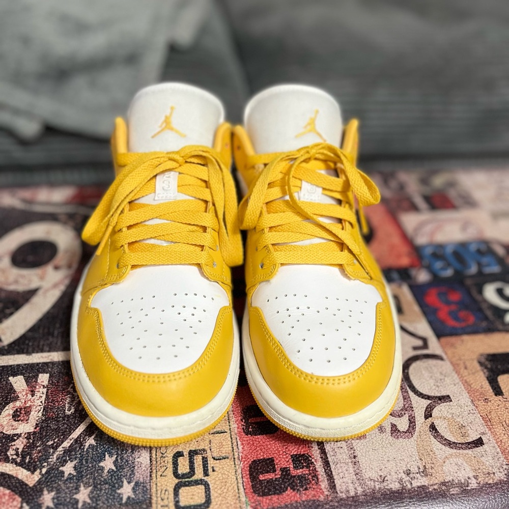 Jordan Sneakers Yellow and White